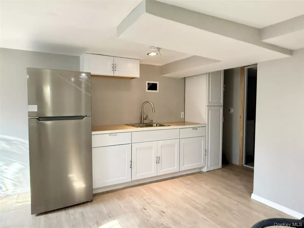 Holbrook, NY 11741,220 Furrows RD #1