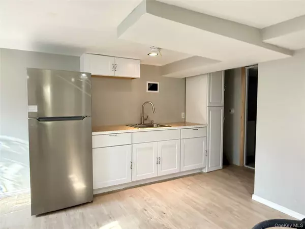 220 Furrows RD #1, Holbrook, NY 11741