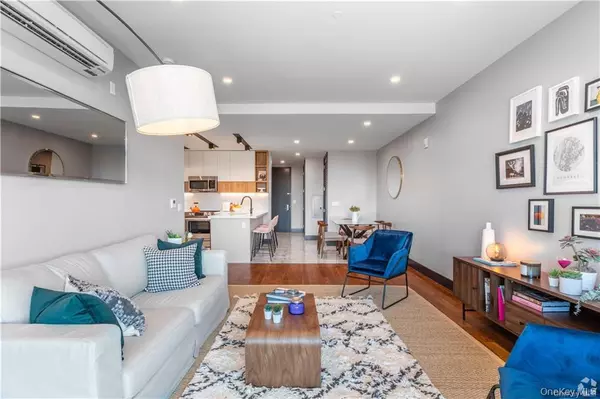 Yonkers, NY 10710,667 Ridge Hill BLVD #301