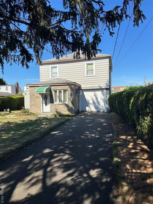 Franklin Square, NY 11010,298 Doris AVE