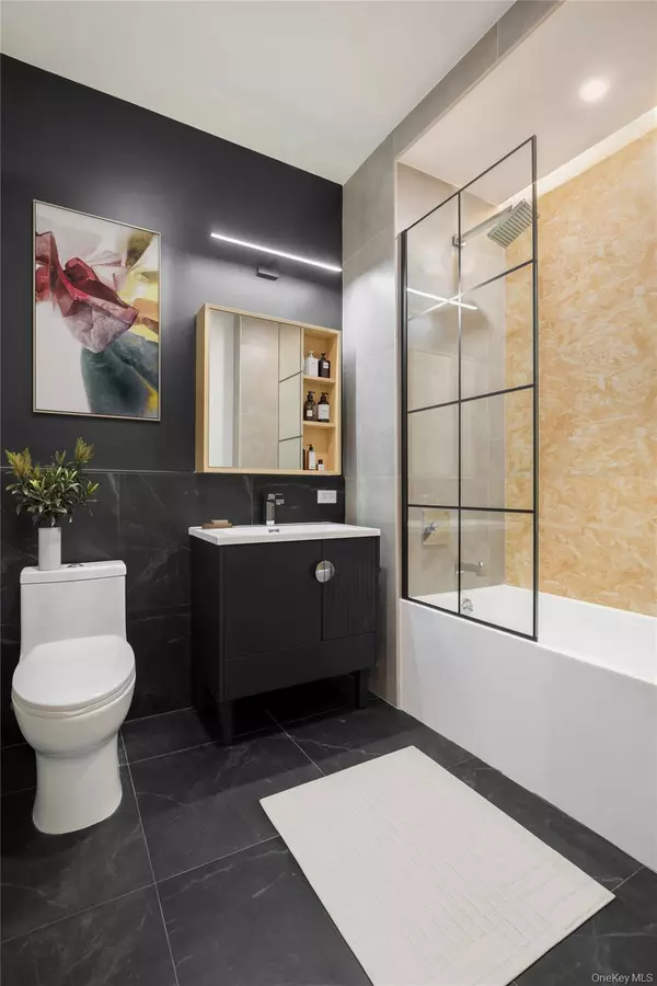 Yonkers, NY 10710,601 Ridge Hill BLVD #106