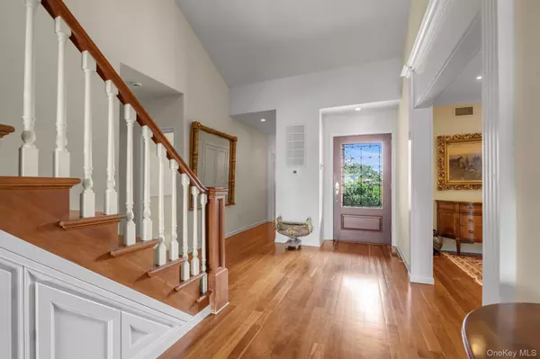 Kings Point, NY 11024,22 Martin CT