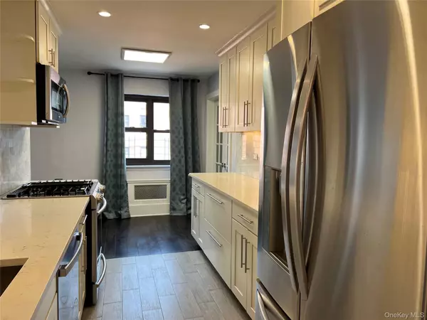 Elmhurst, NY 11373,57-10 Junction BLVD #5C