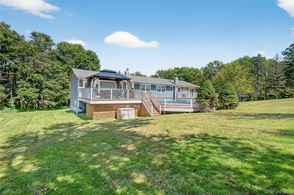 Washingtonville, NY 10992,2 Mockingbird LN