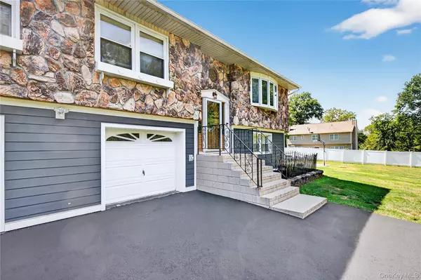 Washingtonville, NY 10992,2 Mockingbird LN