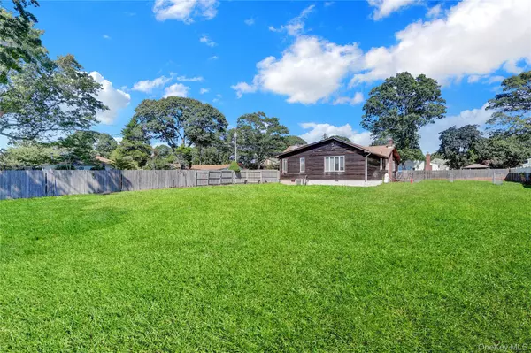 Shirley, NY 11967,16 Flintlock DR