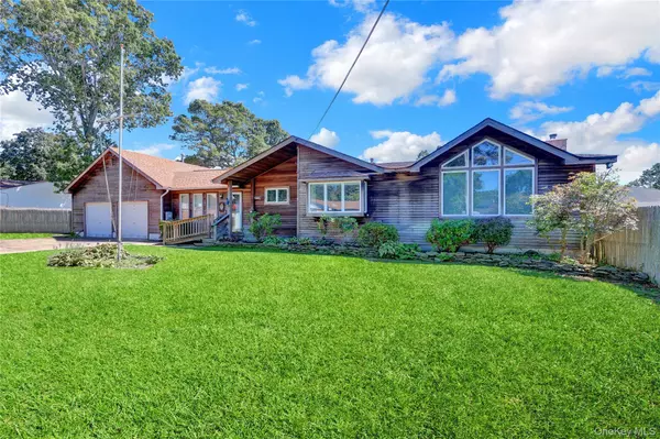 Shirley, NY 11967,16 Flintlock DR
