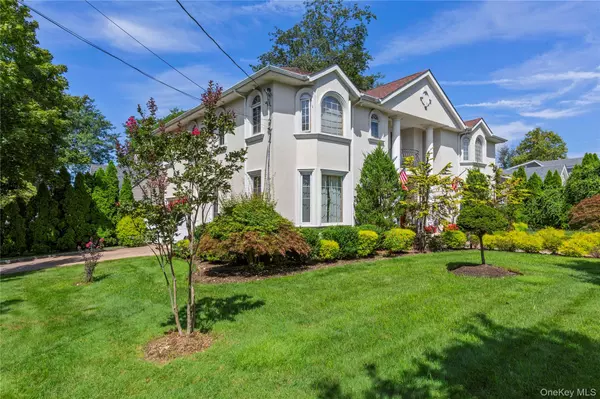 Roslyn Heights, NY 11577,11 Manor AVE