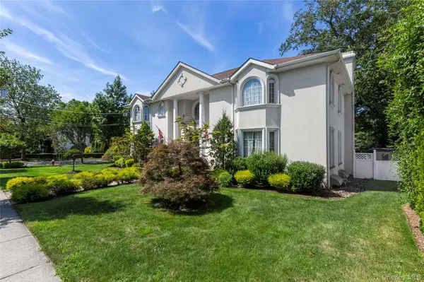 Roslyn Heights, NY 11577,11 Manor AVE