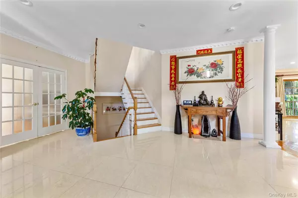 Roslyn Heights, NY 11577,11 Manor AVE