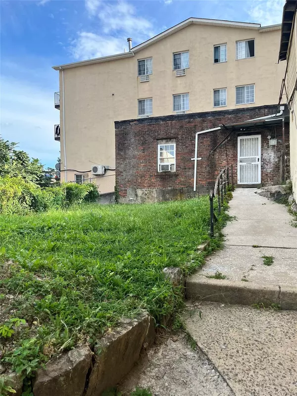 Bronx, NY 10467,780 Bartholdi ST