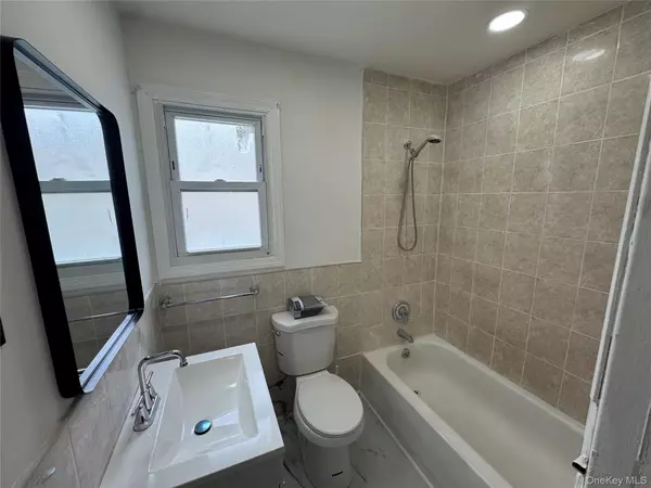 Saint Albans, NY 11412,Address not disclosed