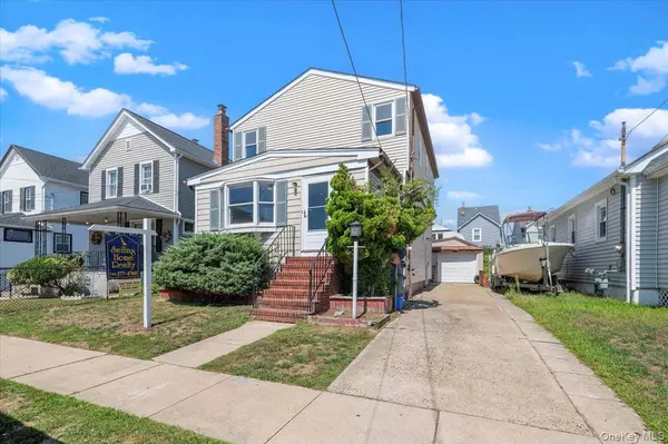 10 Dart ST, East Rockaway, NY 11518