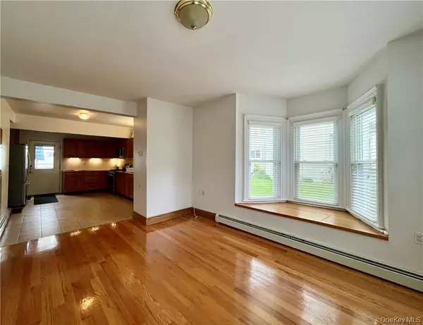 Warwick, NY 10990,6 Cottage ST ##2