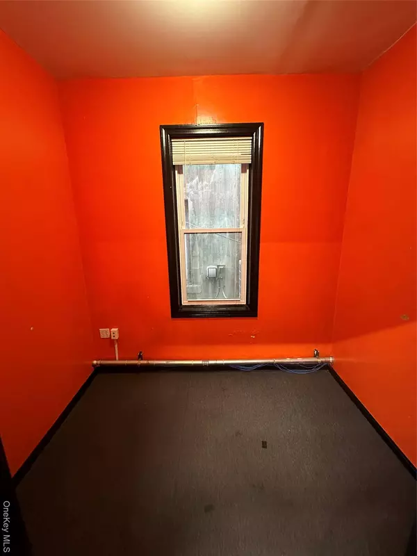 Rockville Centre, NY 11570,202 Merrick RD #1