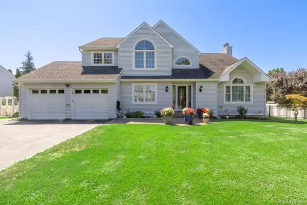 Saint James, NY 11780,106 Glenrich DR