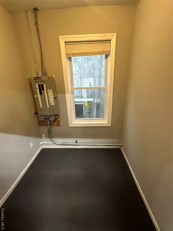 Rockville Centre, NY 11570,202 Merrick RD #2