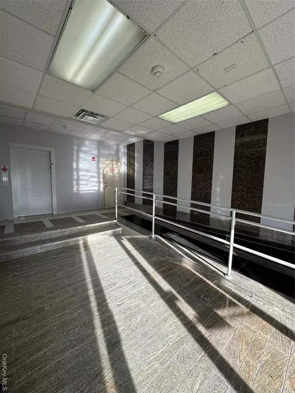 Rockville Centre, NY 11570,202 Merrick RD #2