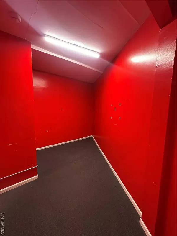 Rockville Centre, NY 11570,202 Merrick RD #5