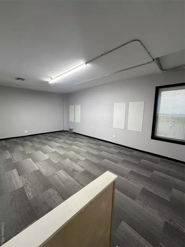 Rockville Centre, NY 11570,202 Merrick RD #8