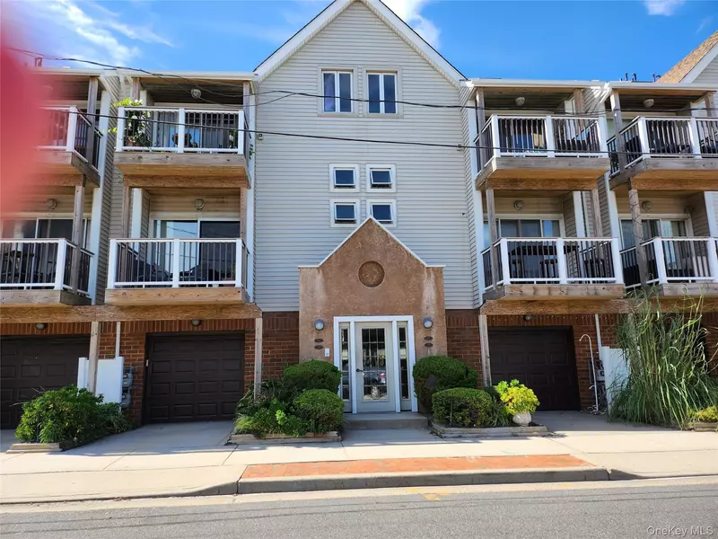 73 Pacific BLVD #73, Long Beach, NY 11561