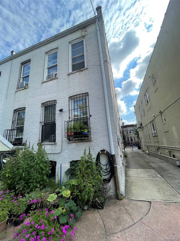 Brooklyn, NY 11208,142 Forbell ST