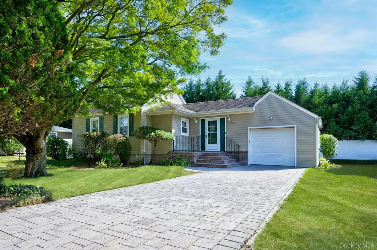 Farmingdale, NY 11735,28 Reeves AVE