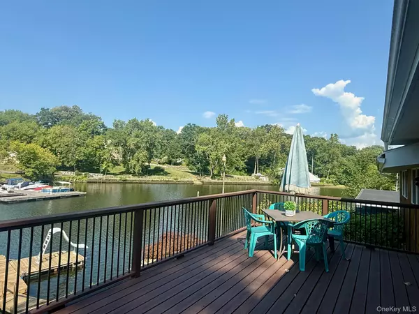 Saugerties, NY 12477,78 Lighthouse DR