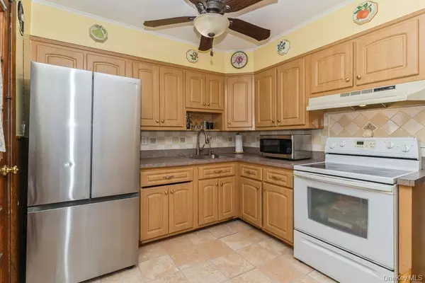 Elmont, NY 11003,1472 Clay ST