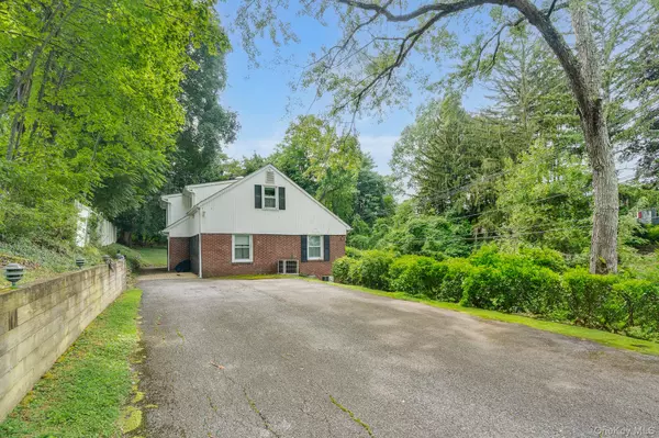 Poughkeepsie, NY 12603,14 Schoolhouse LN