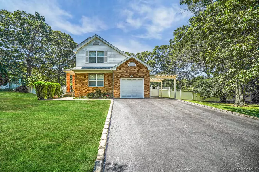 75 Samantha DR, Coram, NY 11727