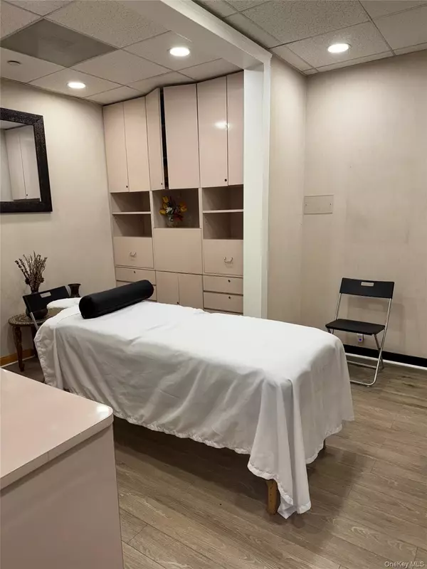 New York (manhattan), NY 10003,303 2 AVE #9