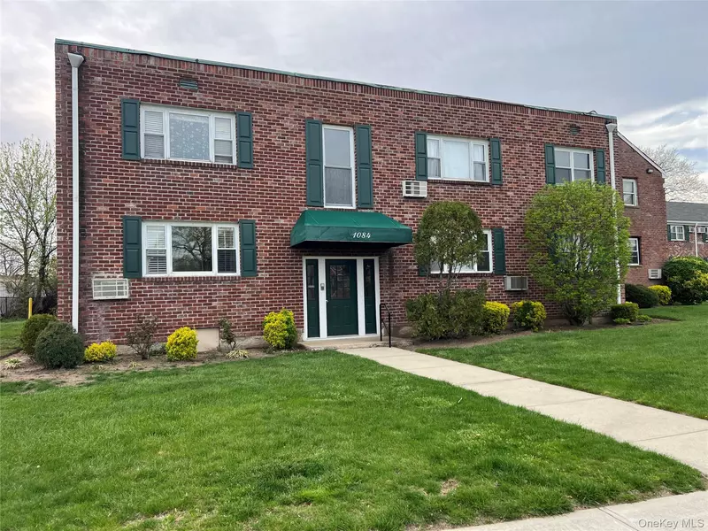 1084 Fenwood DR #1, Valley Stream, NY 11580