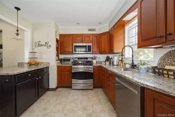 Poughkeepsie, NY 12603,35 Sheldon DR