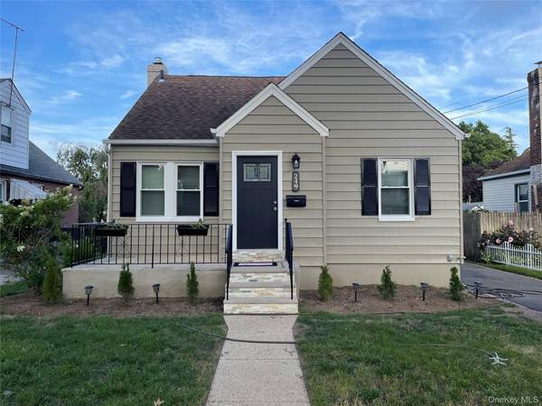 249 Hoffman ST, Franklin Square, NY 11010