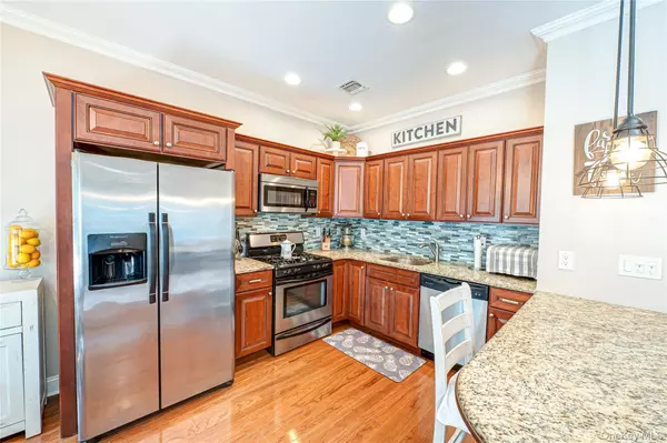 Patchogue, NY 11772,403 Tracy LN