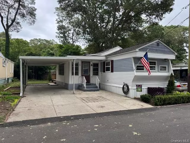 Calverton, NY 11933,658 Sound AVE #H-12