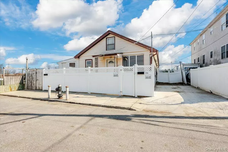 214 Beach 3rd ST, Far Rockaway, NY 11691