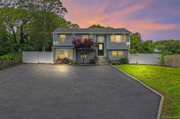 350 Holbrook RD, Ronkonkoma, NY 1779
