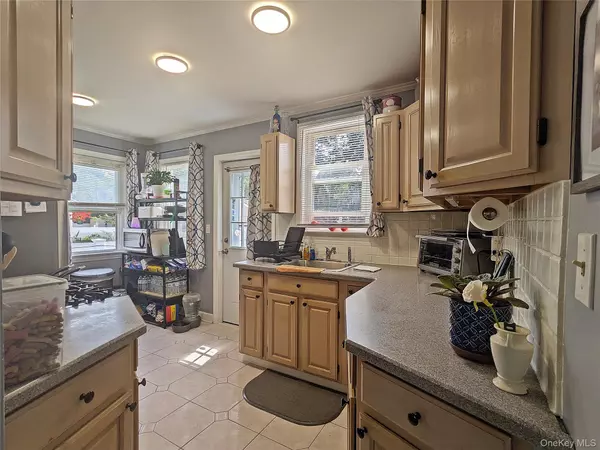 Huntington Station, NY 11746,46 E 19th ST