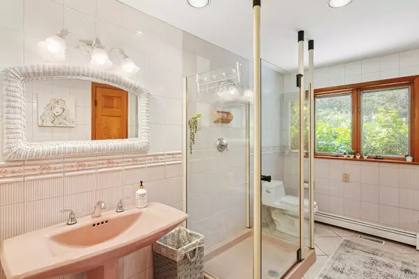 Southampton, NY 11968,624 Noyack RD