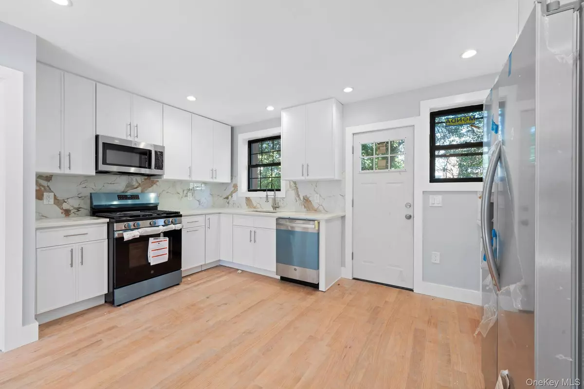 Bronx, NY 10461,1642 Hering AVE