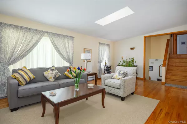 Poughkeepsie, NY 12603,3 Hart DR
