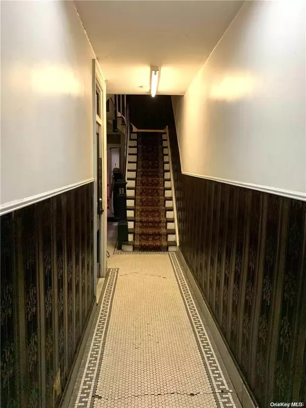 Elmhurst, NY 11373,4313 Judge ST