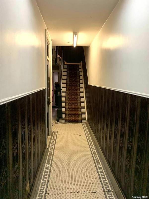 Elmhurst, NY 11373,4313 Judge ST