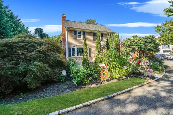Smithtown, NY 11787,392 N Country RD