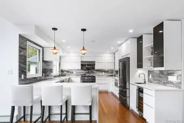 Hampton Bays, NY 11946,7 Harbor RD