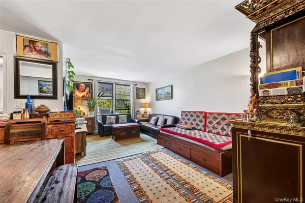 Jackson Heights, NY 11372,33-46 92nd ST #3M