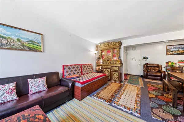 Jackson Heights, NY 11372,33-46 92nd ST #3M