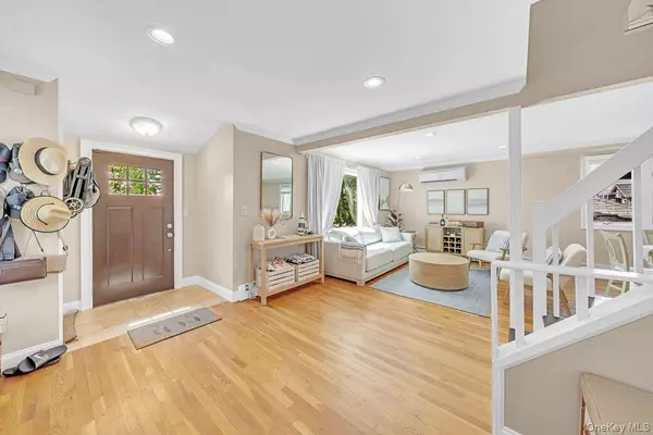 Babylon, NY 11702,11 Nereid PL